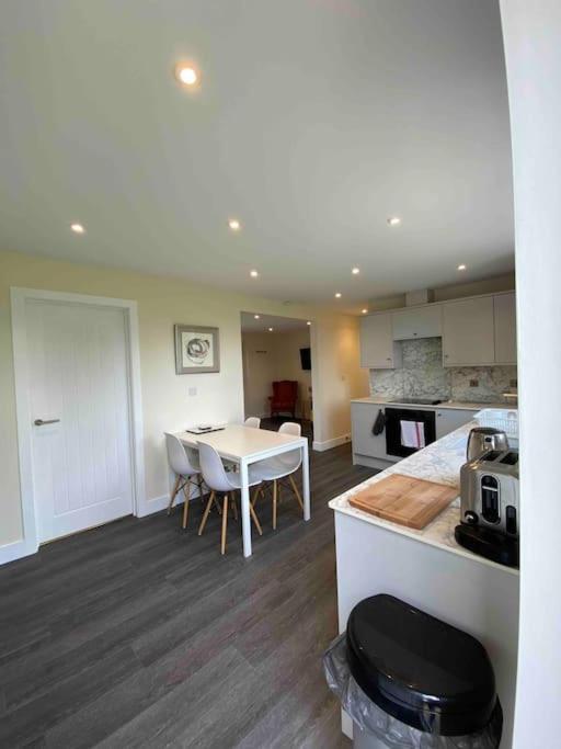 Larks Leaze Lodge, Steeple Ashton, Wiltshire Trowbridge Esterno foto