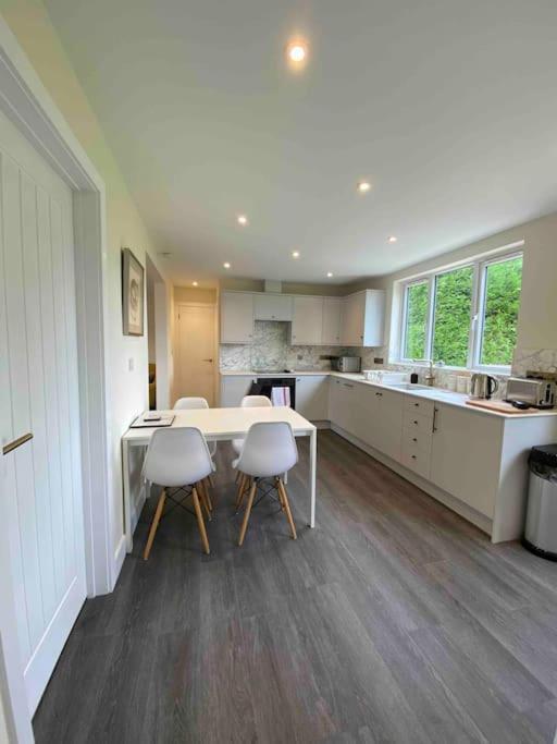 Larks Leaze Lodge, Steeple Ashton, Wiltshire Trowbridge Esterno foto