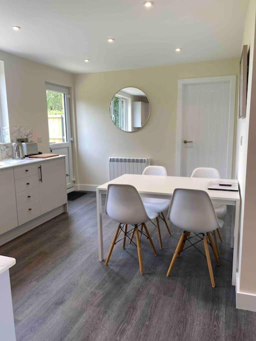 Larks Leaze Lodge, Steeple Ashton, Wiltshire Trowbridge Esterno foto