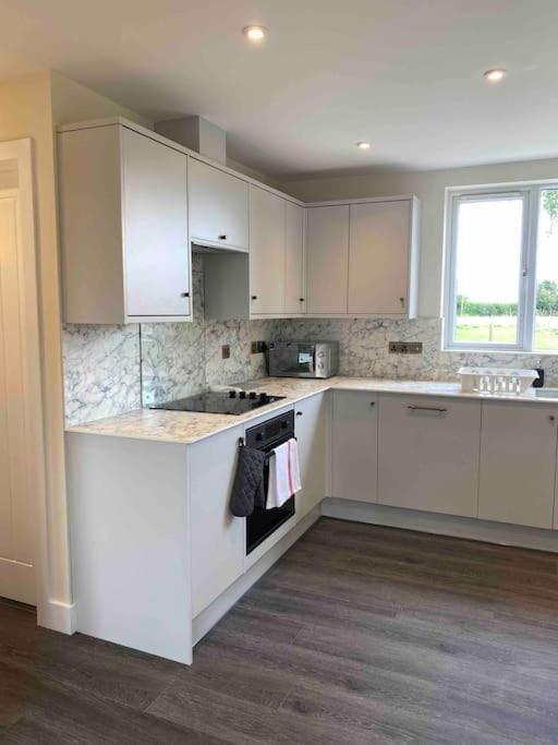 Larks Leaze Lodge, Steeple Ashton, Wiltshire Trowbridge Esterno foto