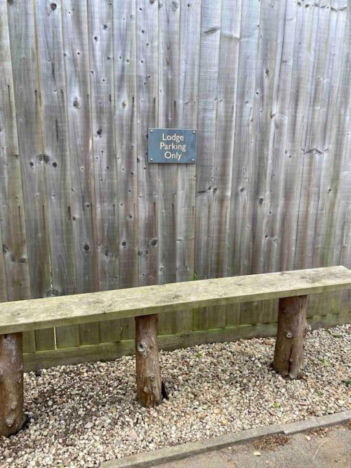 Larks Leaze Lodge, Steeple Ashton, Wiltshire Trowbridge Esterno foto