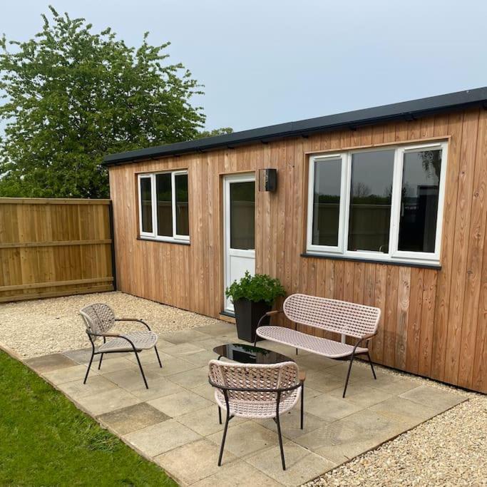 Larks Leaze Lodge, Steeple Ashton, Wiltshire Trowbridge Esterno foto