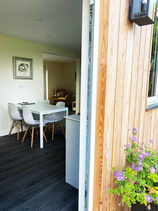 Larks Leaze Lodge, Steeple Ashton, Wiltshire Trowbridge Esterno foto