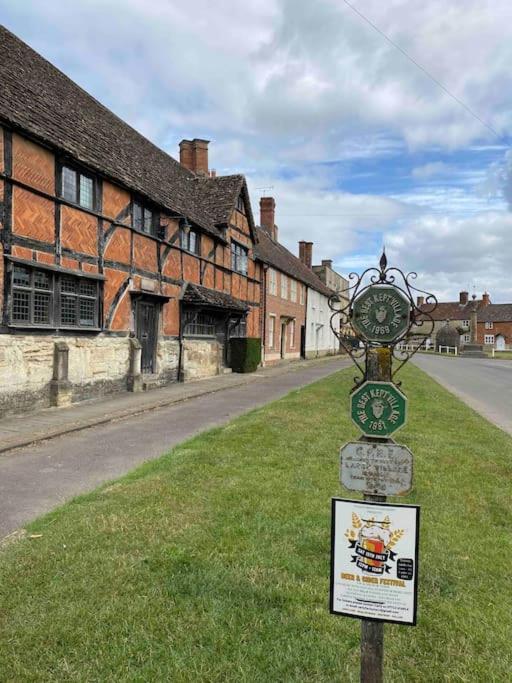 Larks Leaze Lodge, Steeple Ashton, Wiltshire Trowbridge Esterno foto