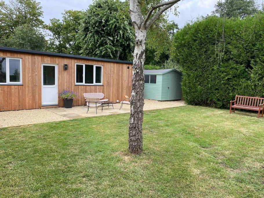 Larks Leaze Lodge, Steeple Ashton, Wiltshire Trowbridge Esterno foto